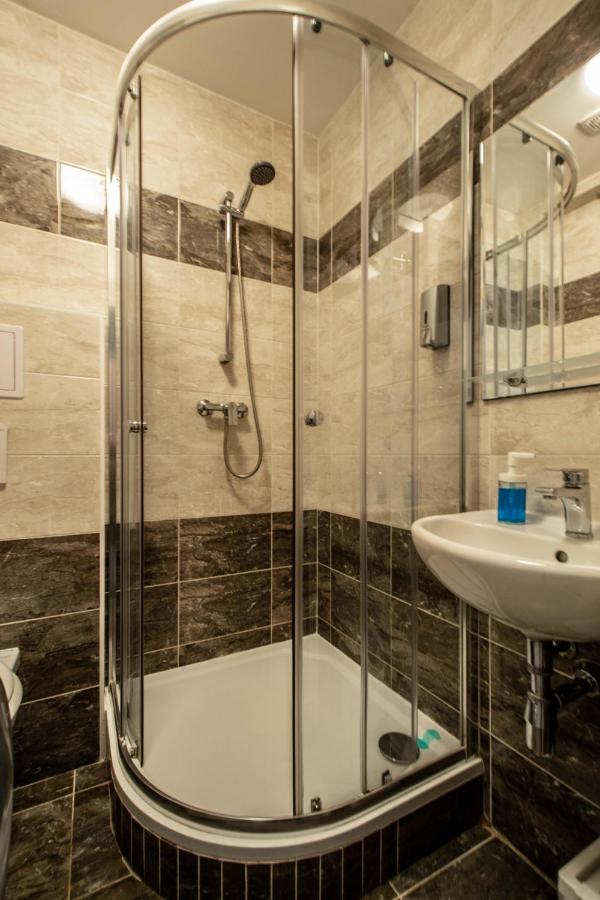 Ruzova Apartment By Ruterra Prága Kültér fotó